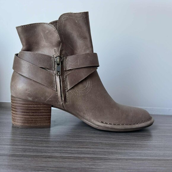 UGG Women\'s Elysian Zip Up Ankle Boots Size 8 $170 in Sahara